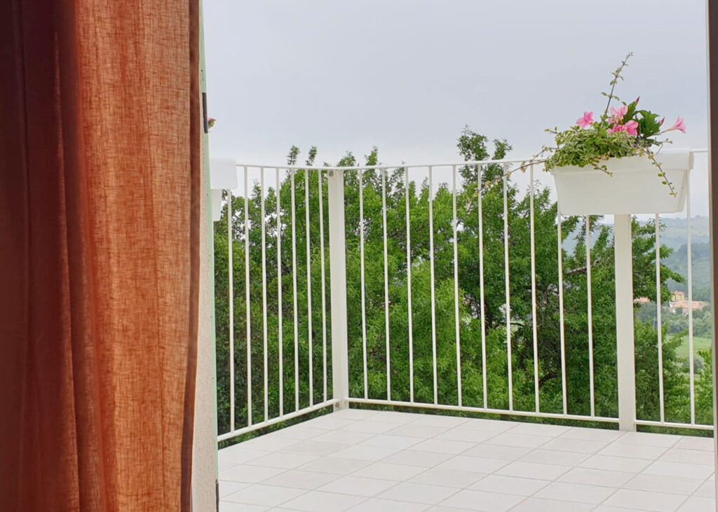 Camera con terrazzo